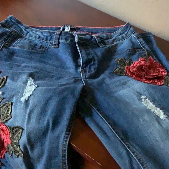 Boom boo skinny jeans with crochet roses #1203 - Picture 2 of 5